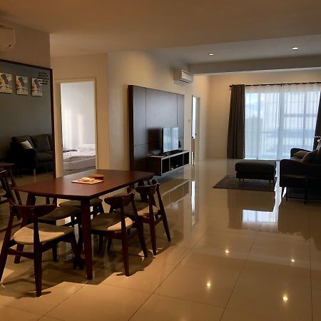 The Sea View Apartment Miri Waterfront מראה חיצוני תמונה